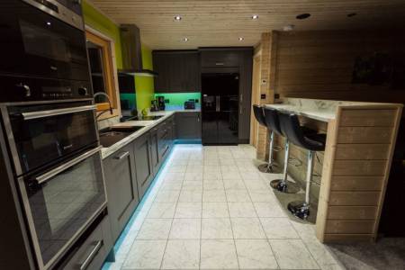 Modern, well equipped kitchen