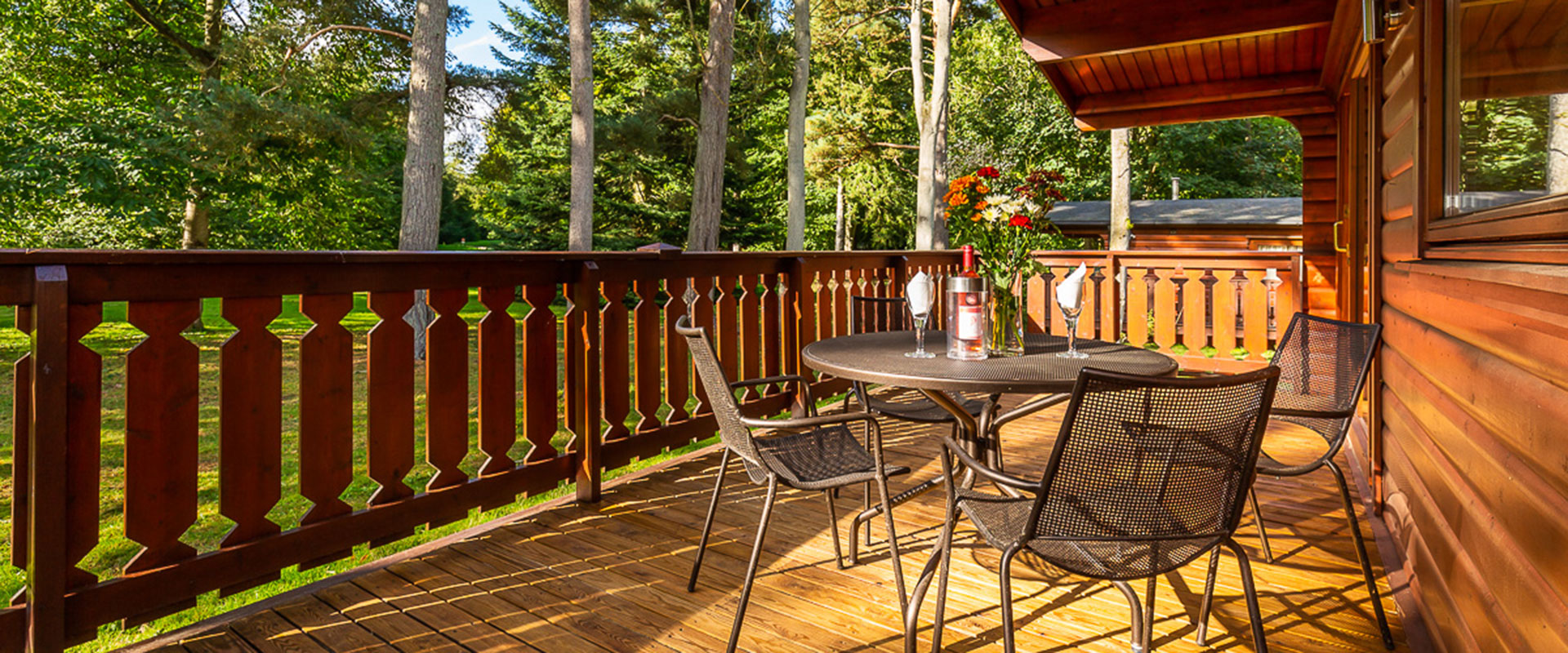 Luxury Log Cabin with Balcony in the Heart of Lincolnshire