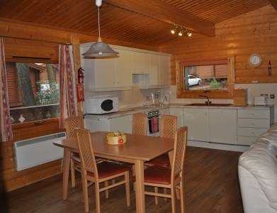 Kitchen & Dining Area